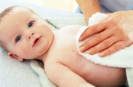Bệnh chàm sữa là gì? Cách điều trị bệnh chàm sữa ở trẻ sơ sinh hiệu quả