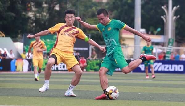 Trả lời câu hỏi: Một trận bóng đá kéo dài bao nhiêu phút?