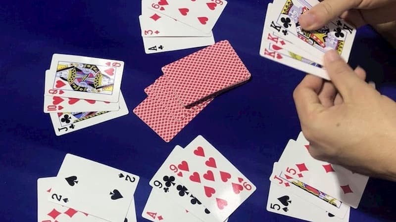 Hướng Dẫn Cách Chơi Liêng Chi Tiết Nhất Cho Người Mới Bắt Đầu